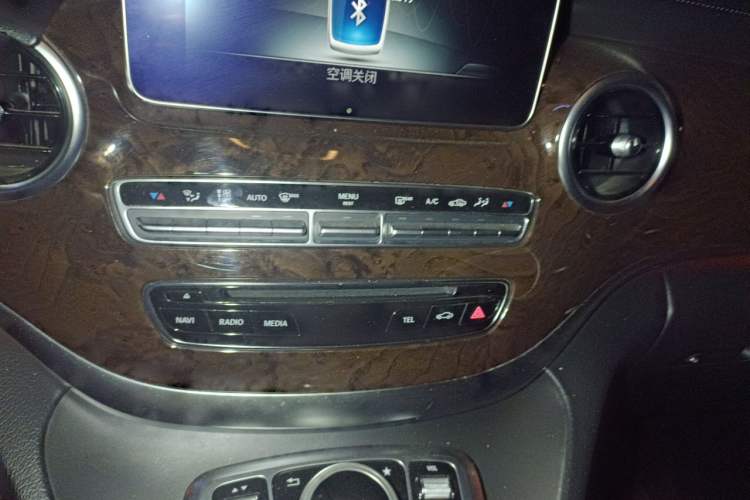 Used Mercedes-Benz V-Class 2018 V 260 Prestige Edition China VI Audio And AC Panel
