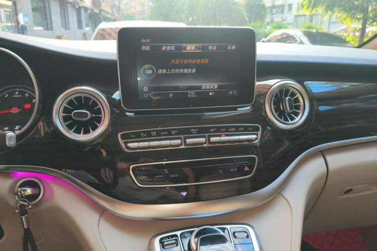 Used Mercedes-Benz V-Class 2018 V 260 Avantgarde Edition China VI Audio And AC Panel