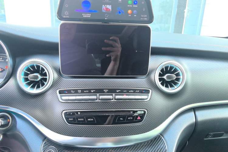 Used Mercedes-Benz V-Class 2018 V 260 AMG Sport Edition China V Emission Standard Audio And AC Panel