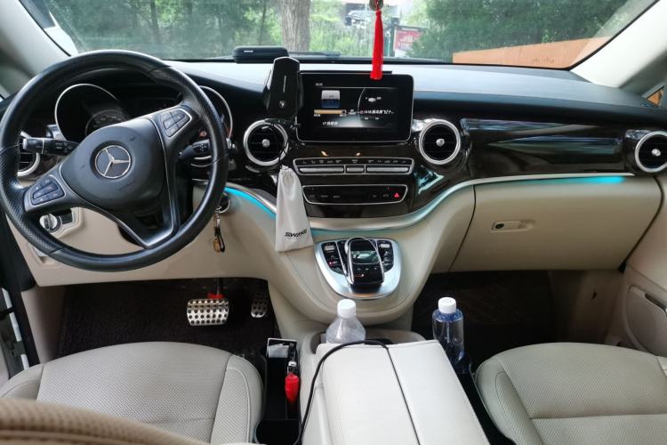 Used Mercedes-Benz V-Class 2018 V 260 L Prestige Extended Version China VI Center Console