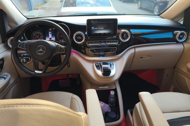 Used Mercedes-Benz V-Class 2018 V 260 Avantgarde Edition China VI Center Console