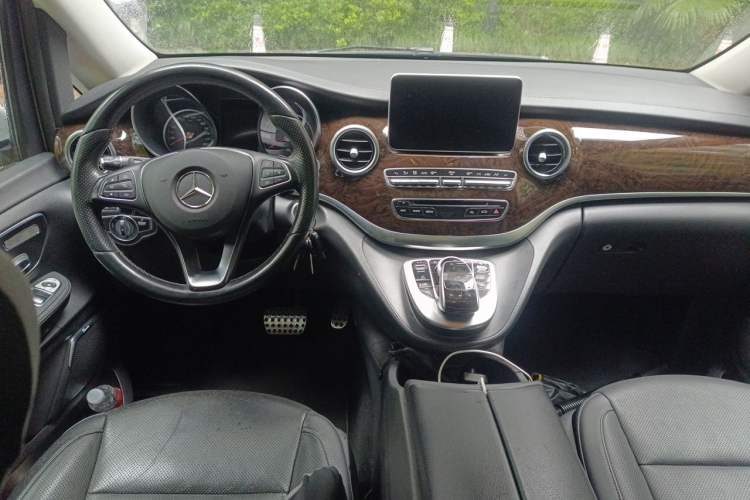 Used Mercedes-Benz V-Class 2018 V 260 Prestige Edition China VI Center Console