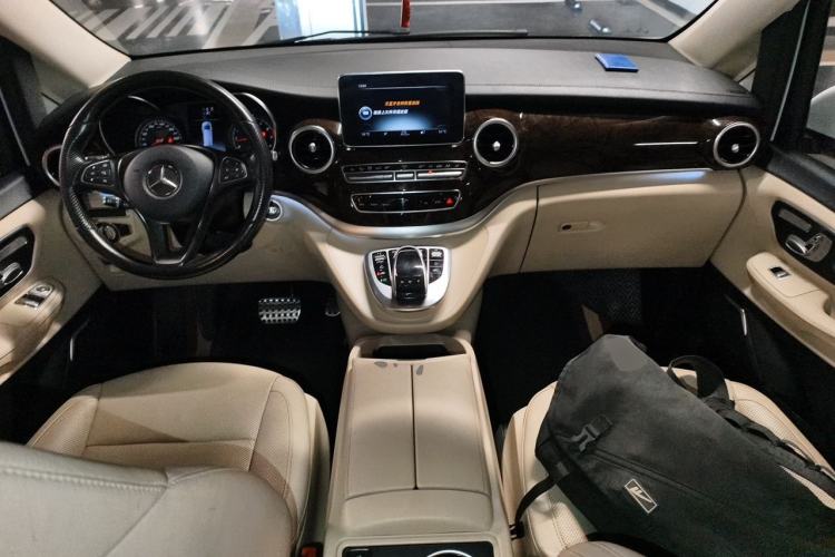 Used Mercedes-Benz V-Class 2018 V 260 Prestige Edition China VI Center Console