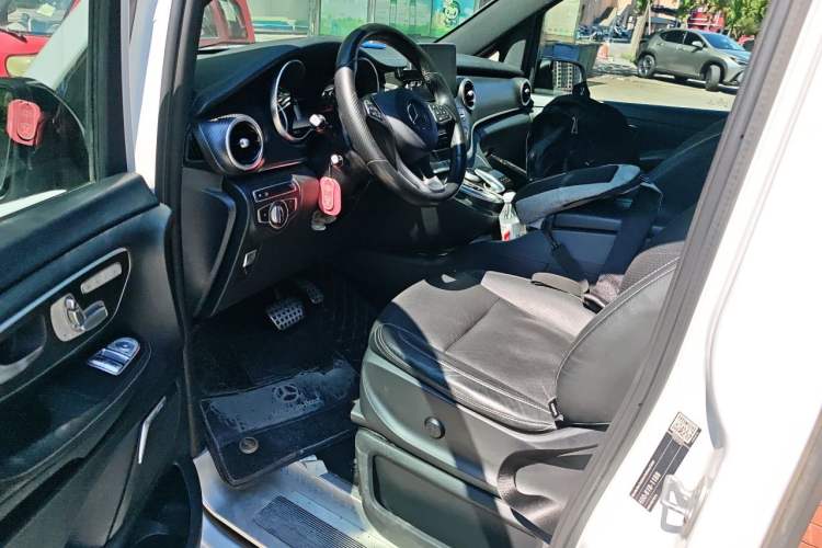 Used Mercedes-Benz V-Class 2018 V 260 AMG Sport Edition China VI Driver Seat