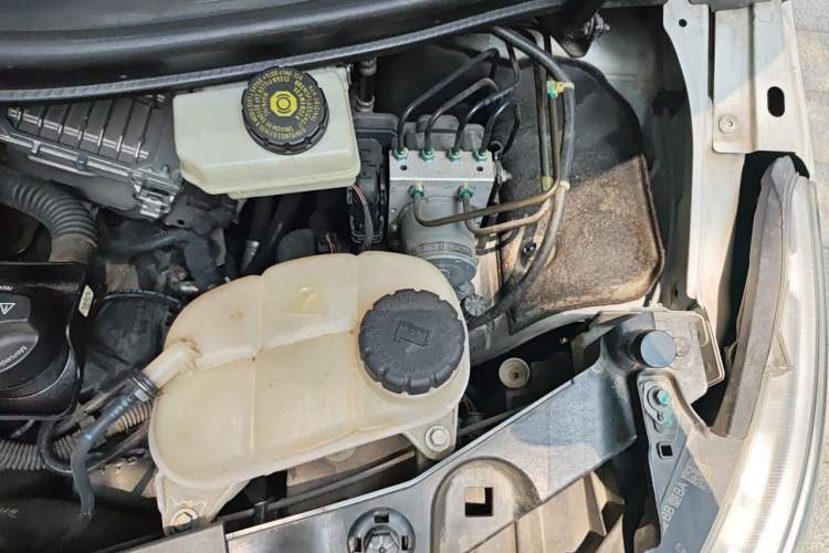 Used Mercedes-Benz V-Class 2018 V 260 L Prestige Extended Version China V Engine Bay Left