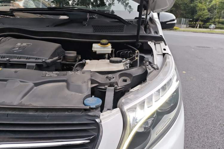 Used Mercedes-Benz V-Class 2018 V 260 AMG Sport Edition China V Emission Standard Engine Bay Left
