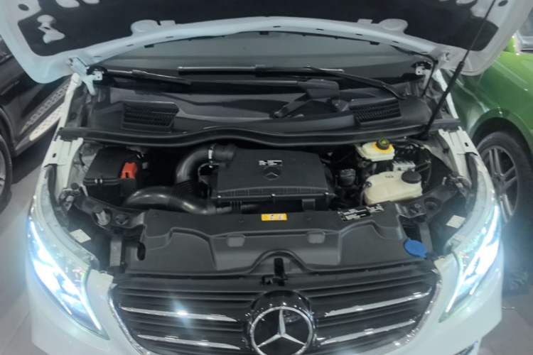 Used Mercedes-Benz V-Class 2018 V 260 Prestige Edition China VI Engine Bay