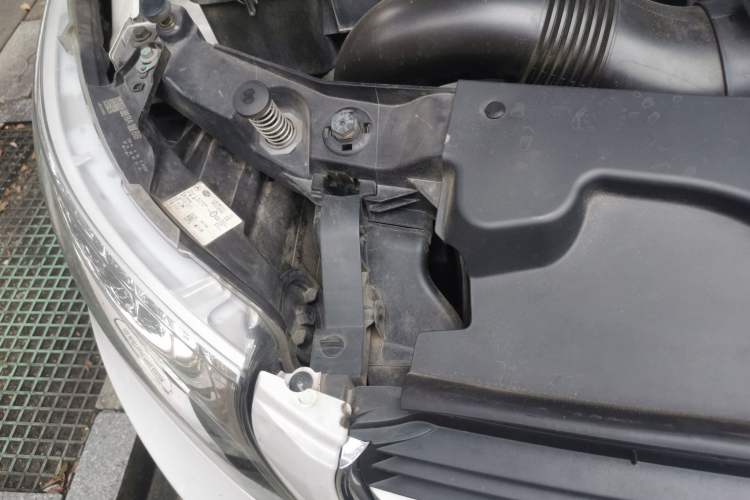 Used Mercedes-Benz V-Class 2018 V 260 Avantgarde Edition China VI Engine Bay Right