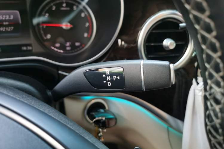 Used Mercedes-Benz V-Class 2018 V 260 L Prestige Extended Version China VI Gear Lever