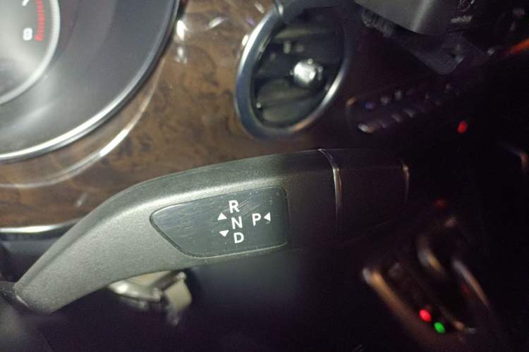 Used Mercedes-Benz V-Class 2018 V 260 Prestige Edition China VI Gear Lever