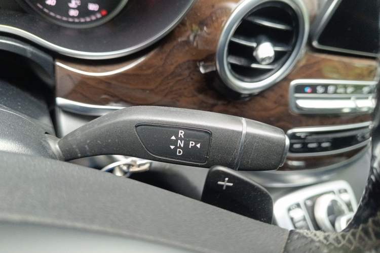 Used Mercedes-Benz V-Class 2018 V 260 Prestige Edition China VI Gear Lever
