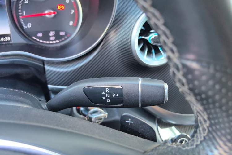 Used Mercedes-Benz V-Class 2018 V 260 AMG Sport Edition China V Emission Standard Gear Lever
