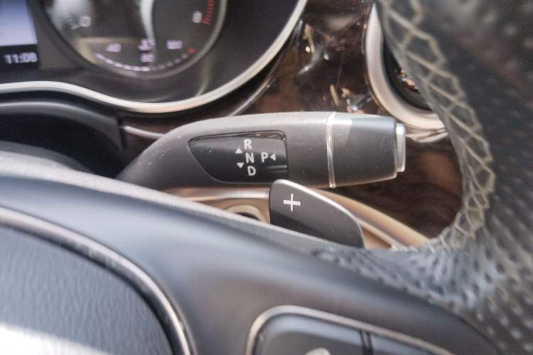 Used Mercedes-Benz V-Class 2018 V 260 L Prestige Extended Version China VI Gear Lever
