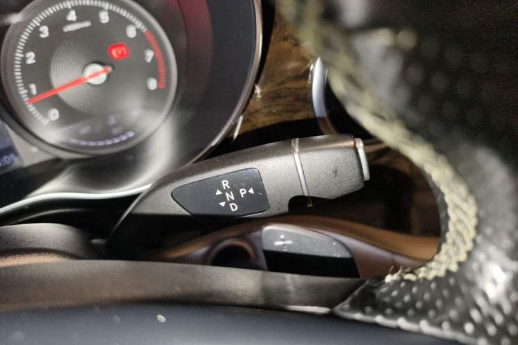 Used Mercedes-Benz V-Class 2018 V 260 Prestige Edition China VI Gear Lever