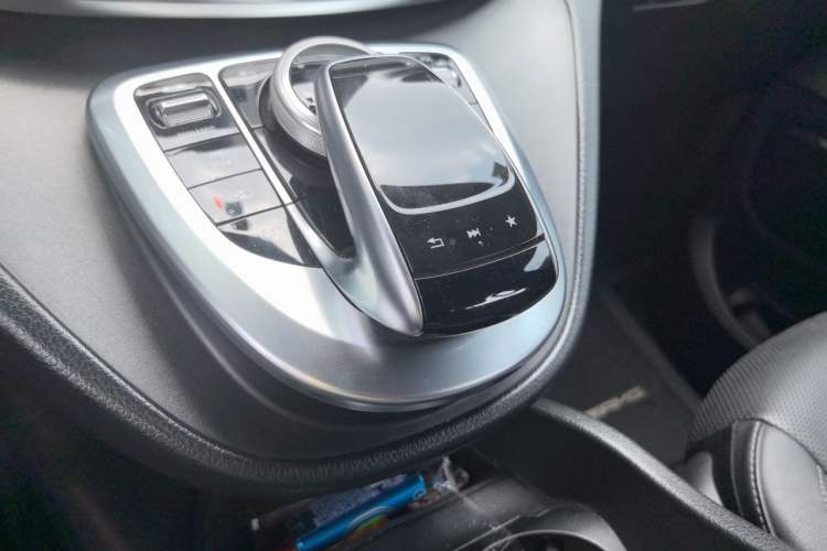 Used Mercedes-Benz V-Class 2018 V 260 AMG Sport Edition China V Emission Standard Gear Lever