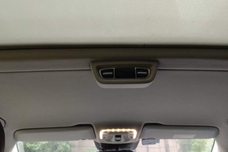 Used Mercedes-Benz V-Class 2018 V 260 Prestige Edition China VI Headliner