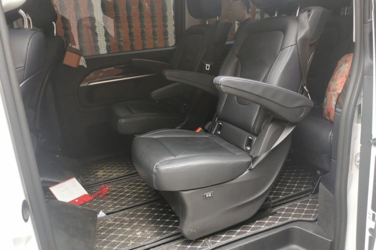Used Mercedes-Benz V-Class 2018 V 260 Avantgarde Edition China VI Left Rear Seat
