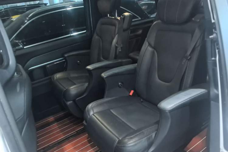 Used Mercedes-Benz V-Class 2018 V 260 Prestige Edition China VI Left Rear Seat