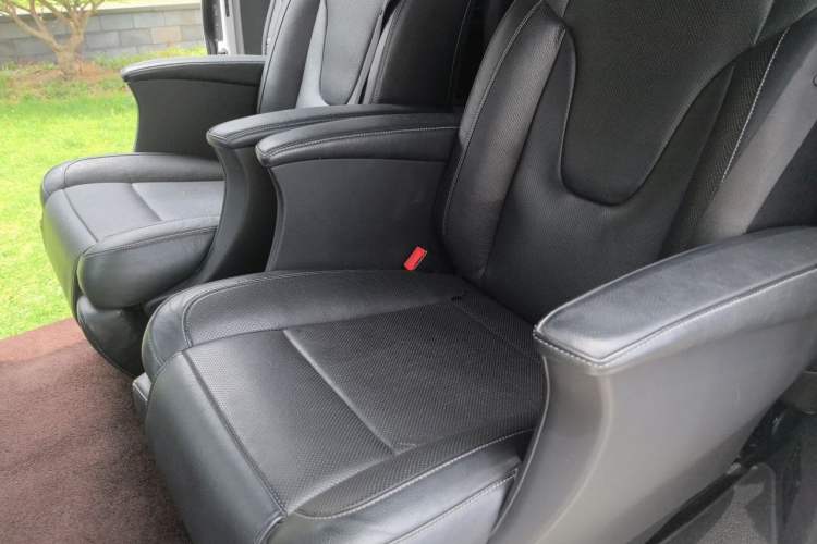 Used Mercedes-Benz V-Class 2018 V 260 AMG Sport Edition China V Emission Standard Left Rear Seat