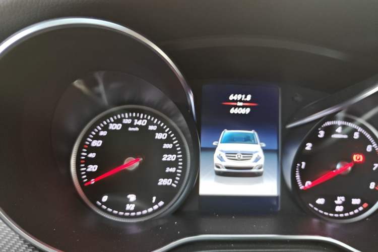 Used Mercedes-Benz V-Class 2018 V 260 Prestige Edition China V Odometer Close Up