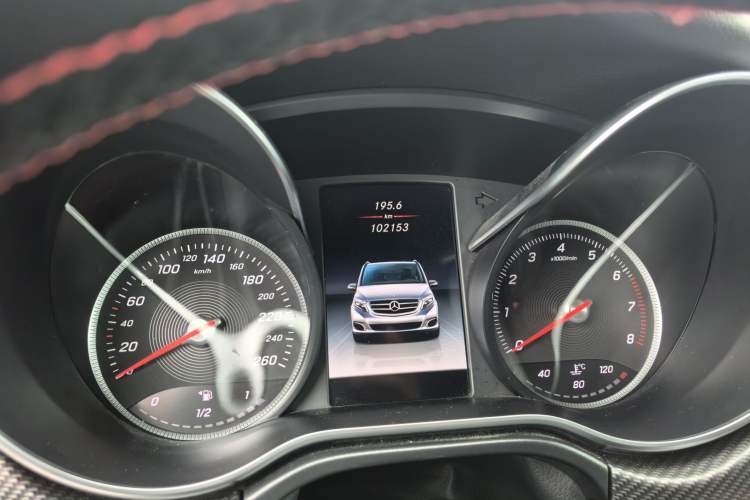 Used Mercedes-Benz V-Class 2018 V 260 AMG Sport Edition China VI Odometer Close Up
