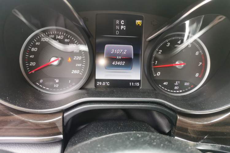 Used Mercedes-Benz V-Class 2018 V 260 Avantgarde Edition China VI Odometer Close Up