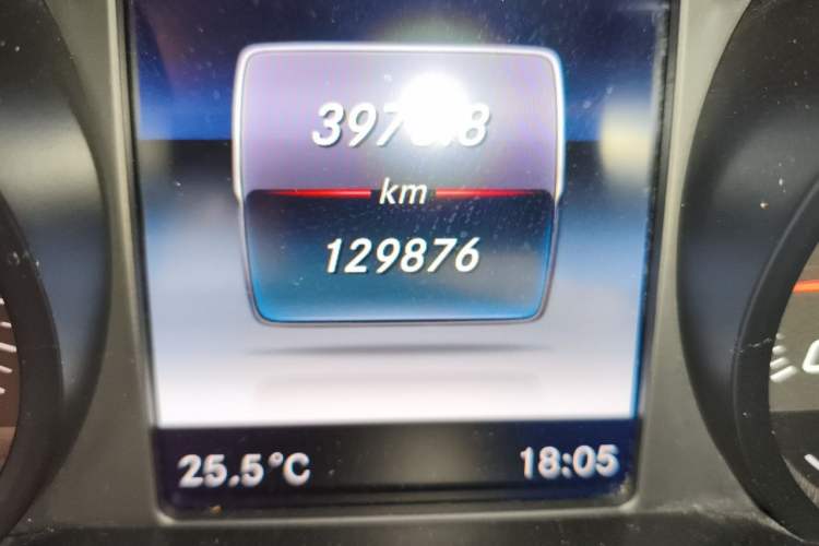 Used Mercedes-Benz V-Class 2018 V 260 Avantgarde Edition China VI Odometer Close Up