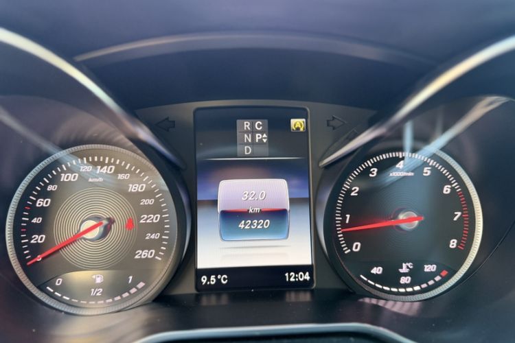 Used Mercedes-Benz V-Class 2018 V 260 Prestige Edition China V Odometer Close Up