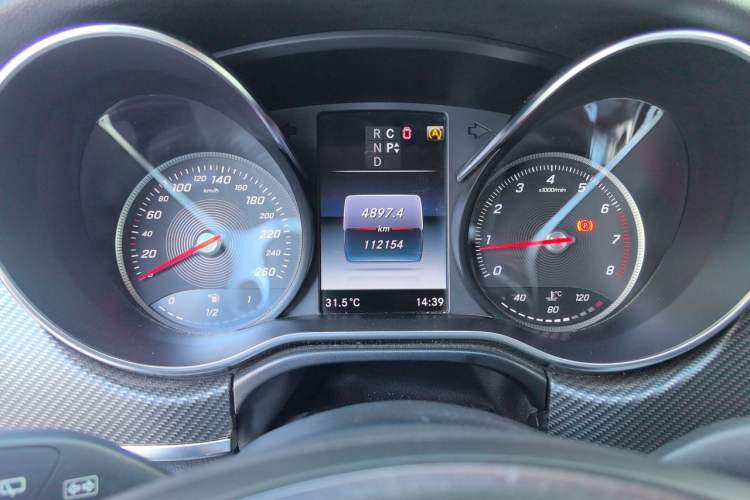 Used Mercedes-Benz V-Class 2018 V 260 AMG Sport Edition China V Emission Standard Odometer Close Up