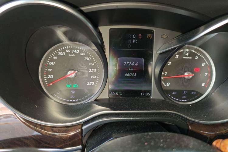Used Mercedes-Benz V-Class 2018 V 260 Prestige Edition China V Odometer Close Up