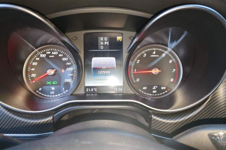 Used Mercedes-Benz V-Class 2018 V 260 AMG Sport Edition China V Emission Standard Odometer Close Up