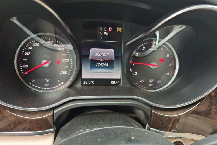 Used Mercedes-Benz V-Class 2018 V 260 Prestige Edition China V Odometer Close Up