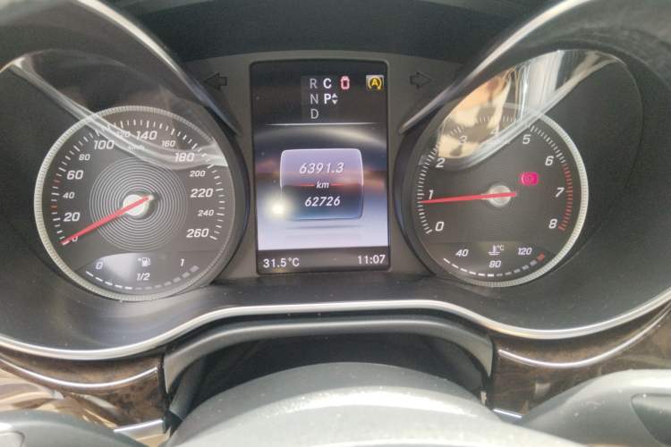 Used Mercedes-Benz V-Class 2018 V 260 L Prestige Extended Version China VI Odometer Close Up