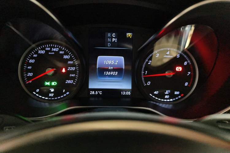 Used Mercedes-Benz V-Class 2018 V 260 Prestige Edition China VI Odometer Close Up