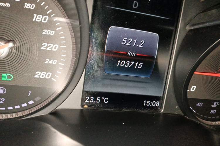 Used Mercedes-Benz V-Class 2018 V 260 Prestige Edition China V Odometer Close Up