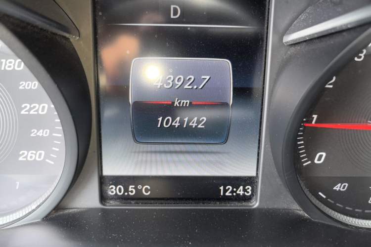 Used Mercedes-Benz V-Class 2018 V 260 AMG Sport Edition China V Emission Standard Odometer Close Up