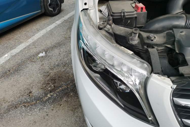Used Mercedes-Benz V-Class 2018 V 260 L Prestige Extended Version China VI Right Front Headlight