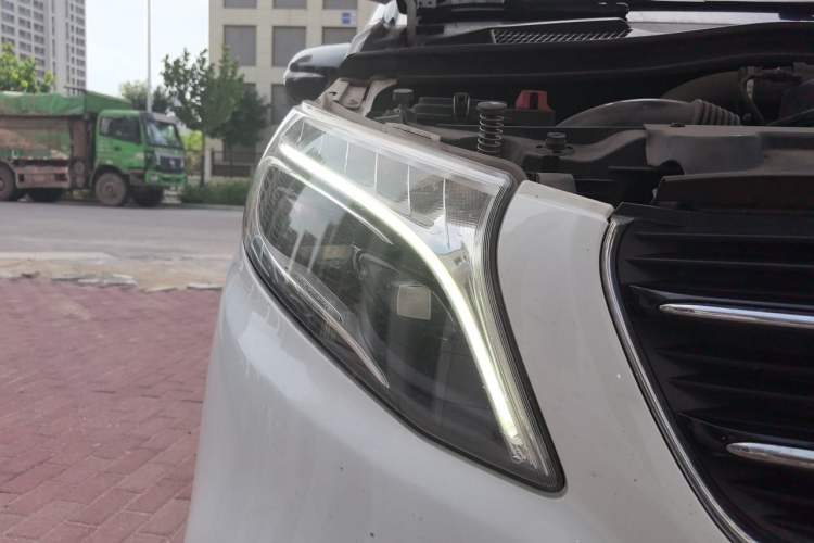 Used Mercedes-Benz V-Class 2018 V 260 AMG Sport Edition China V Emission Standard Right Front Headlight