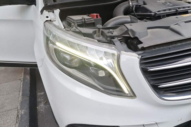 Used Mercedes-Benz V-Class 2018 V 260 AMG Sport Edition China V Emission Standard Right Front Headlight