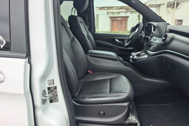 Used Mercedes-Benz V-Class 2018 V 260 AMG Sport Edition China VI Right Front Seat