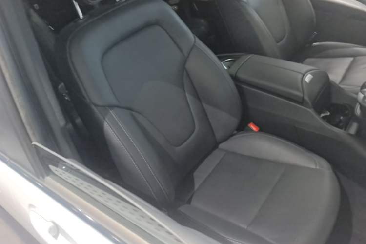 Used Mercedes-Benz V-Class 2018 V 260 Prestige Edition China VI Right Front Seat