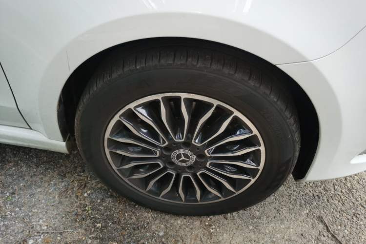 Used Mercedes-Benz V-Class 2018 V 260 L Prestige Extended Version China VI Right Front Wheel Hub