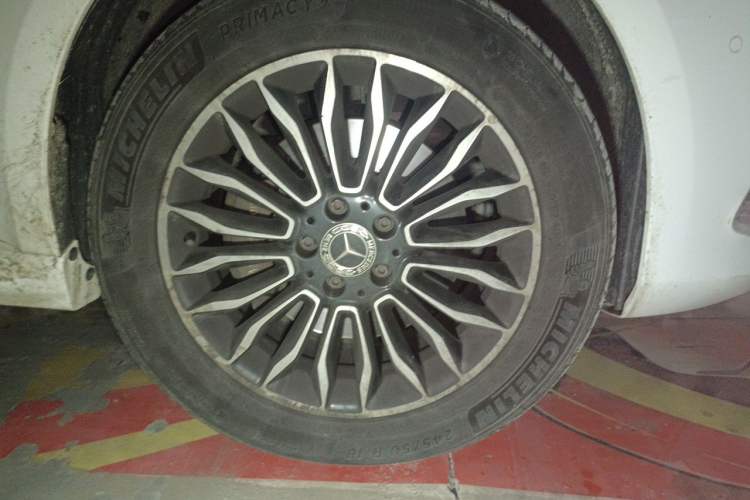 Used Mercedes-Benz V-Class 2018 V 260 Prestige Edition China VI Right Front Wheel Hub
