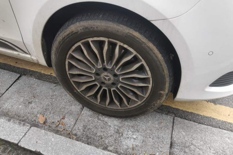 Used Mercedes-Benz V-Class 2018 V 260 Avantgarde Edition China VI Right Front Wheel Hub