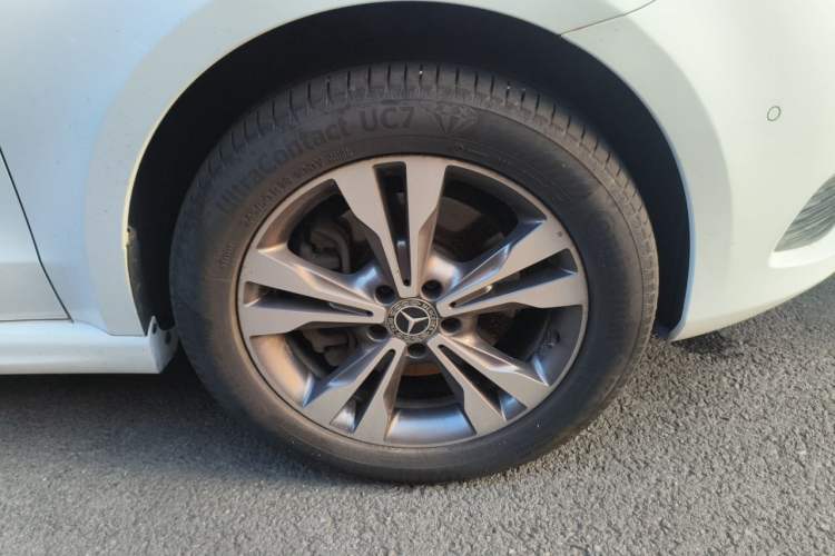 Used Mercedes-Benz V-Class 2018 V 260 Avantgarde Edition China VI Right Front Wheel Hub