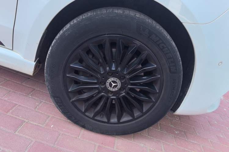 Used Mercedes-Benz V-Class 2018 V 260 AMG Sport Edition China V Emission Standard Right Front Wheel Hub