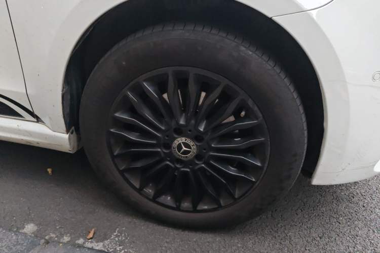 Used Mercedes-Benz V-Class 2018 V 260 AMG Sport Edition China V Emission Standard Right Front Wheel Hub