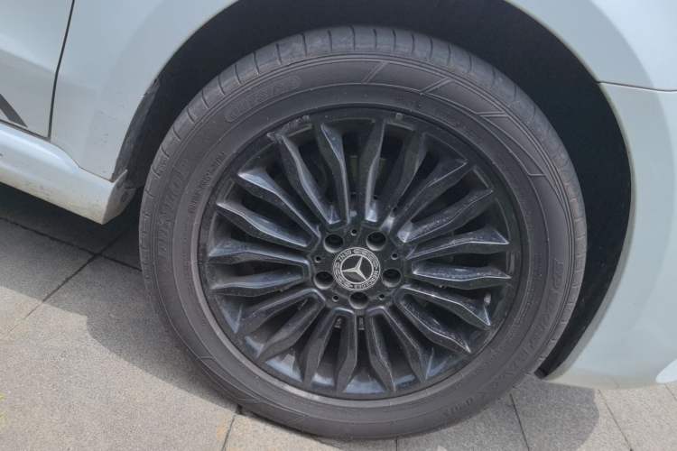 Used Mercedes-Benz V-Class 2018 V 260 AMG Sport Edition China V Emission Standard Right Front Wheel Hub