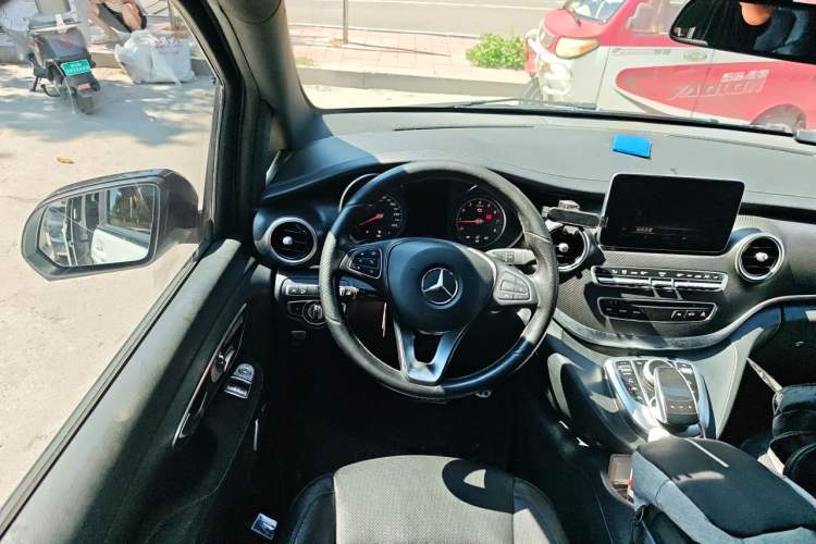 Used Mercedes-Benz V-Class 2018 V 260 AMG Sport Edition China VI Steering Wheel
