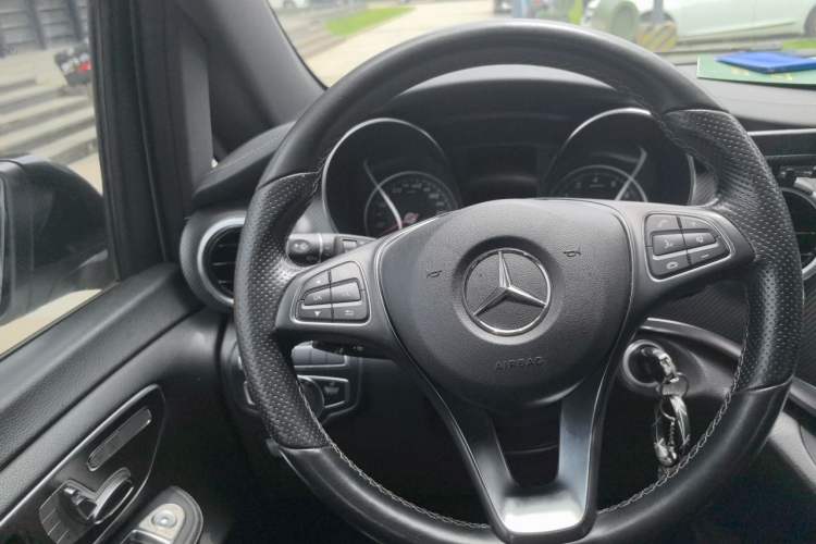 Used Mercedes-Benz V-Class 2018 V 260 AMG Sport Edition China V Emission Standard Steering Wheel